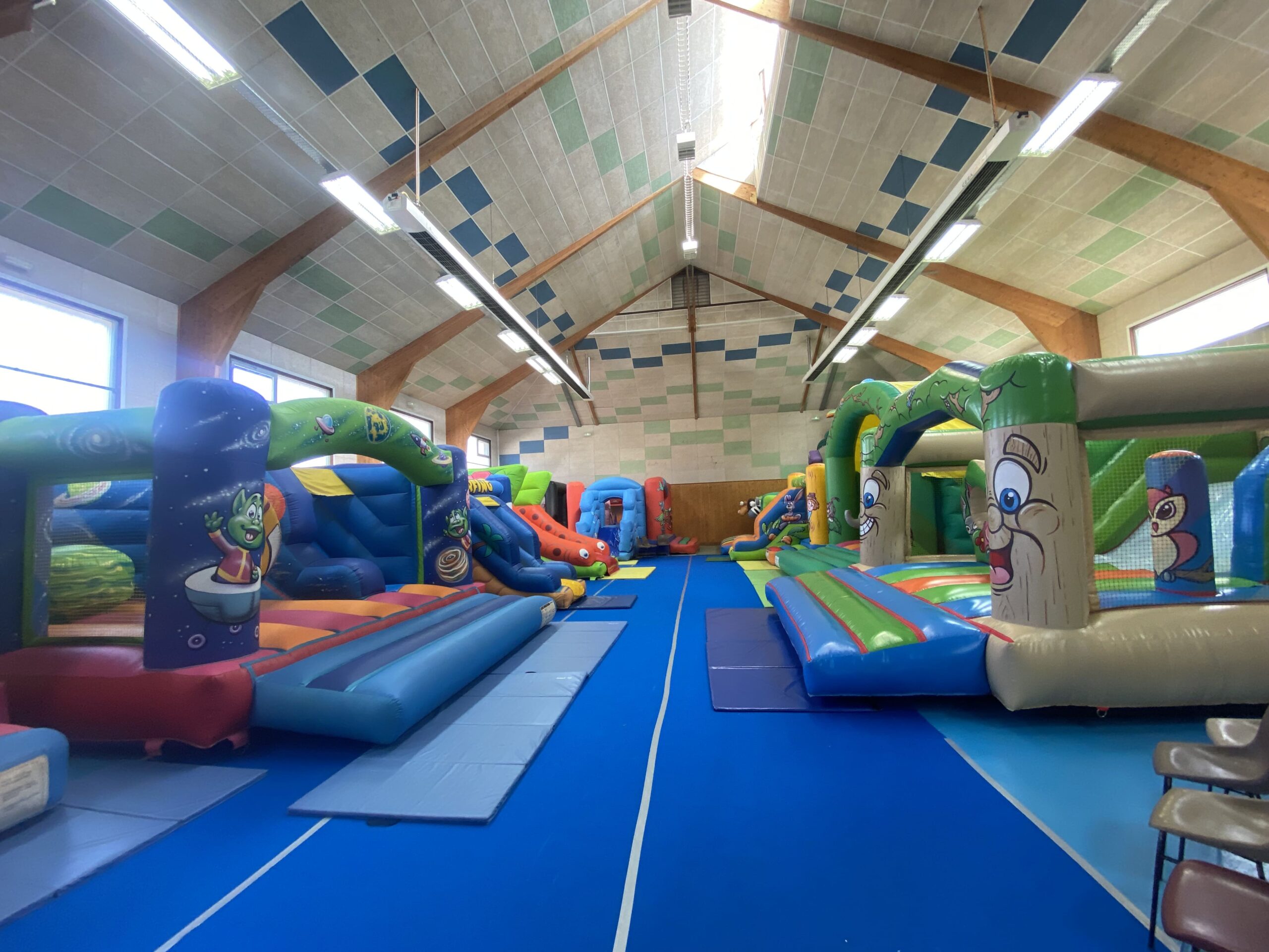 controle de la conformité d'un parc de jeux gonflables en interieur et exterieur